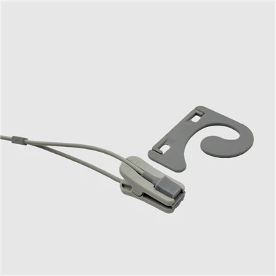 ¿Dónde se debe sujetar el sensor Spo2 con clip para la oreja?